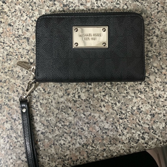 Michael Kors Handbags - Michael kors wristlet / card holder